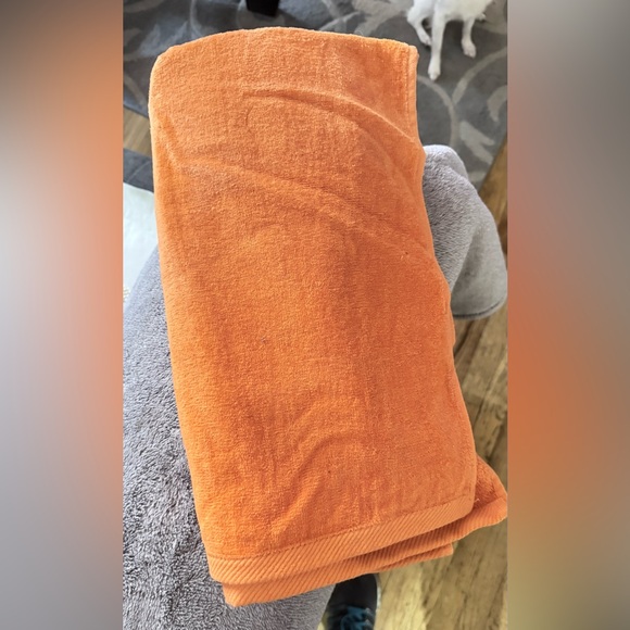 🧡Bloomingdale's Vibrant Orange Tote Bag with Orange Bloomingdale’s towel🧡 - Picture 3 of 4